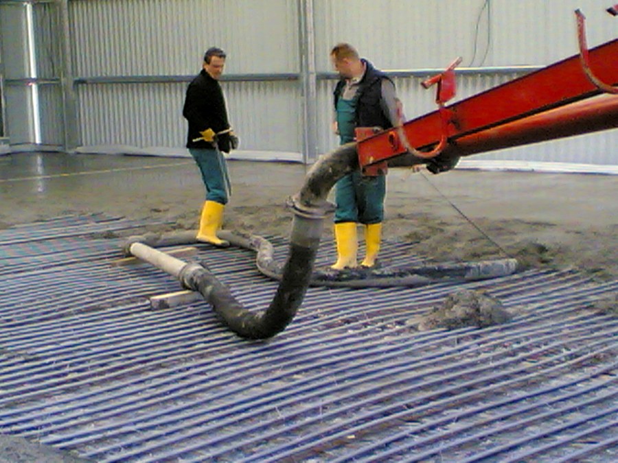 Hala Říčany – čerpání potěru